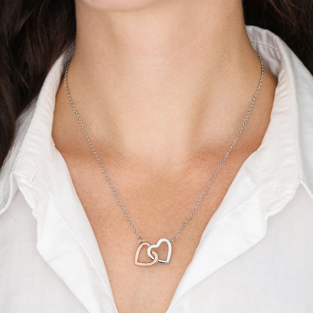 Interlocking Hearts Necklace Model-min